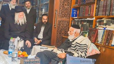 Rabbi Eliezer Berland Shlit”a Visits Rabbi Shomo Machpud Shlit”a for Nichum Avelim