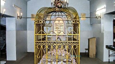 הנועם אלימלך תיקן שני יהודים שמסרו לתפיסה את הצדיק רבי מיכל מזלאטשוב