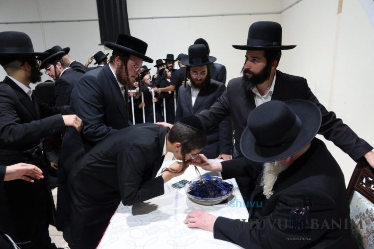 Hanukah Gathering of Youth Group with Rabbi Eliezer Berland Shlit”a