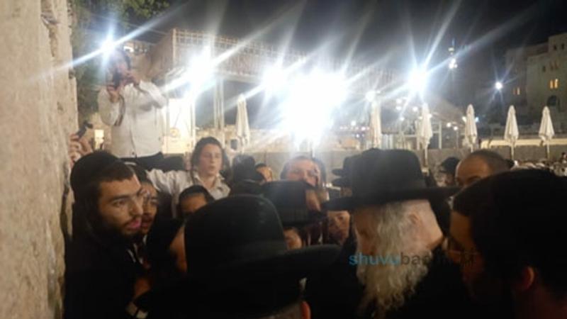 צפו: מעמד העליה לרגל עם הגה"צ הרב אליעזר ברלנד שליט"א - שבועות תשפ"ג