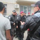 הגה"צ הרב אליעזר ברלנד שליט"א ברגעי ההגעה לביתו באומן