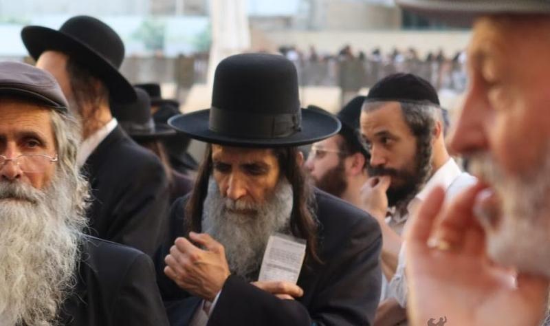 "תועלת גדולה שמתקבצים יחד בכותל המערבי" • הרה"ח רבי מאיר מלכה שליט"א בחיזוק