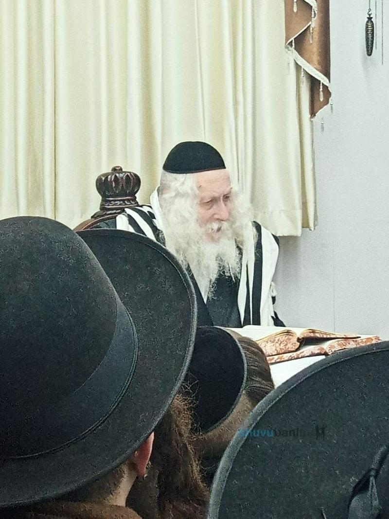 קבוצת לומדי הדף היומי בשיעור אצל הגה"צ רבי אליעזר ברלנד שליט"א