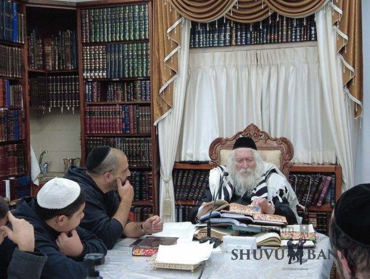 שיעור לתושבי אריאל במעונו של הגה"צ רבי אליעזר ברלנד שליט"א