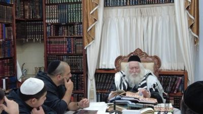 Shiur at Home of Rav Berland Shlit”a for Holon Residents