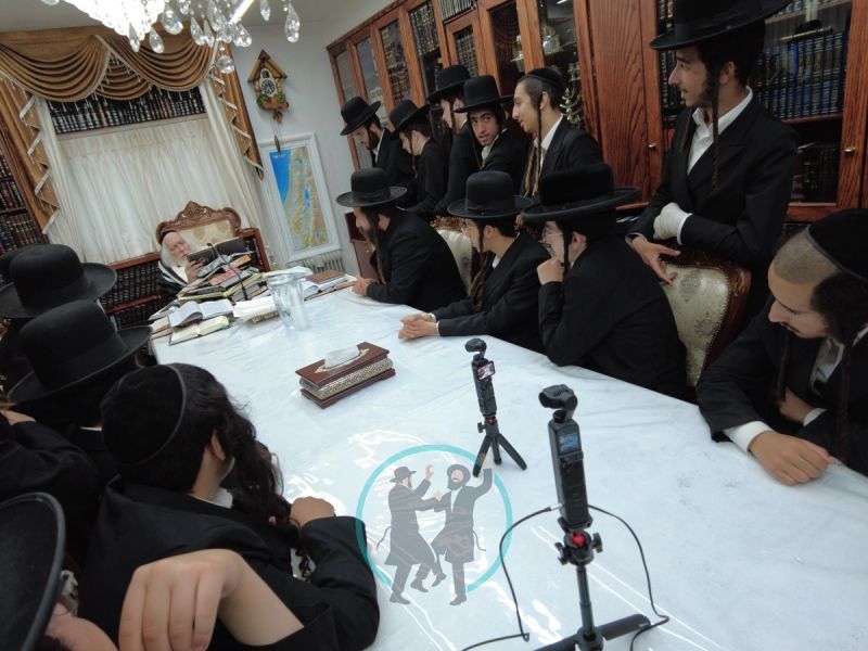 בחורי ישיבת "חכמה ודעת" בשיעור אצל מורנו הרב ברלנד שליט"א