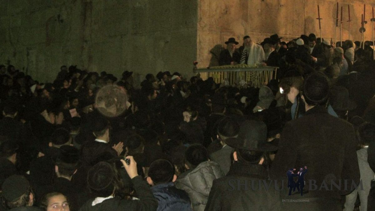 מראות הקודש מעצרת התפילה הענקית בחברון עם הגה"צ הרב אליעזר ברלנד שליט"א