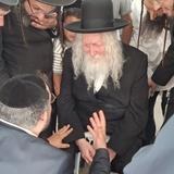 הגה"צ רבי אליעזר ברלנד שליט"א בניחום אבלים בבית משפחת דרעי בבאר שבע