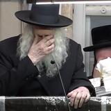 עַל-אֵלֶּה אֲנִי בוֹכִיָּה • סיקור וגלריית תמונות מתפילת ערבית וקריאת מגילת איכה ליל תשעה באב במחיצתו של הגה"צ רבי אליעזר ברלנד שליט"א