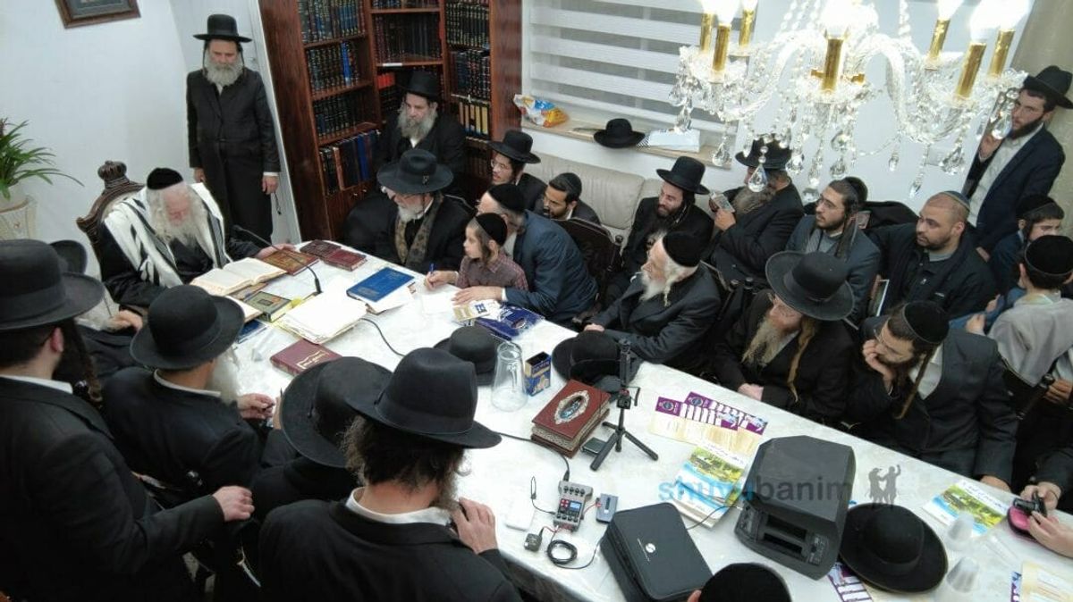 שיעור לכולל שובו בנים בני ברק במעונו של מורינו הרב אליעזר ברלנד שליט"א