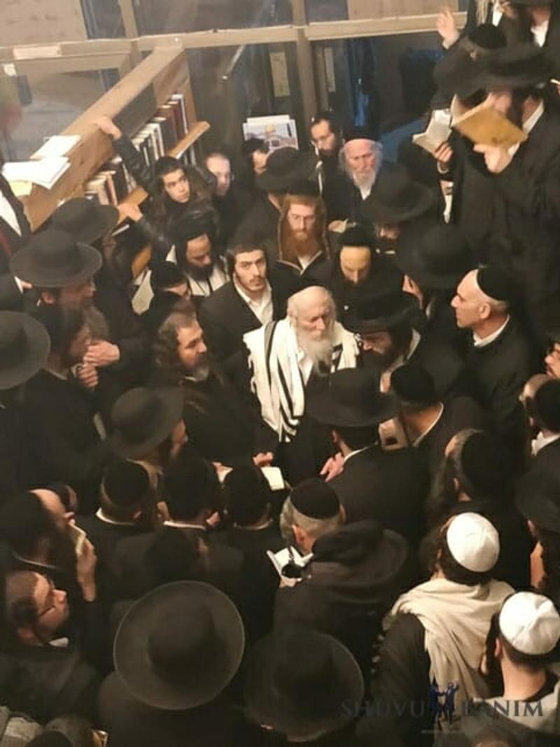 הקליפ מתוך התפילה המרגשת של הרב ברלנד שליט"א בציון ר' עקיבא - ז' אדר תשע"ט