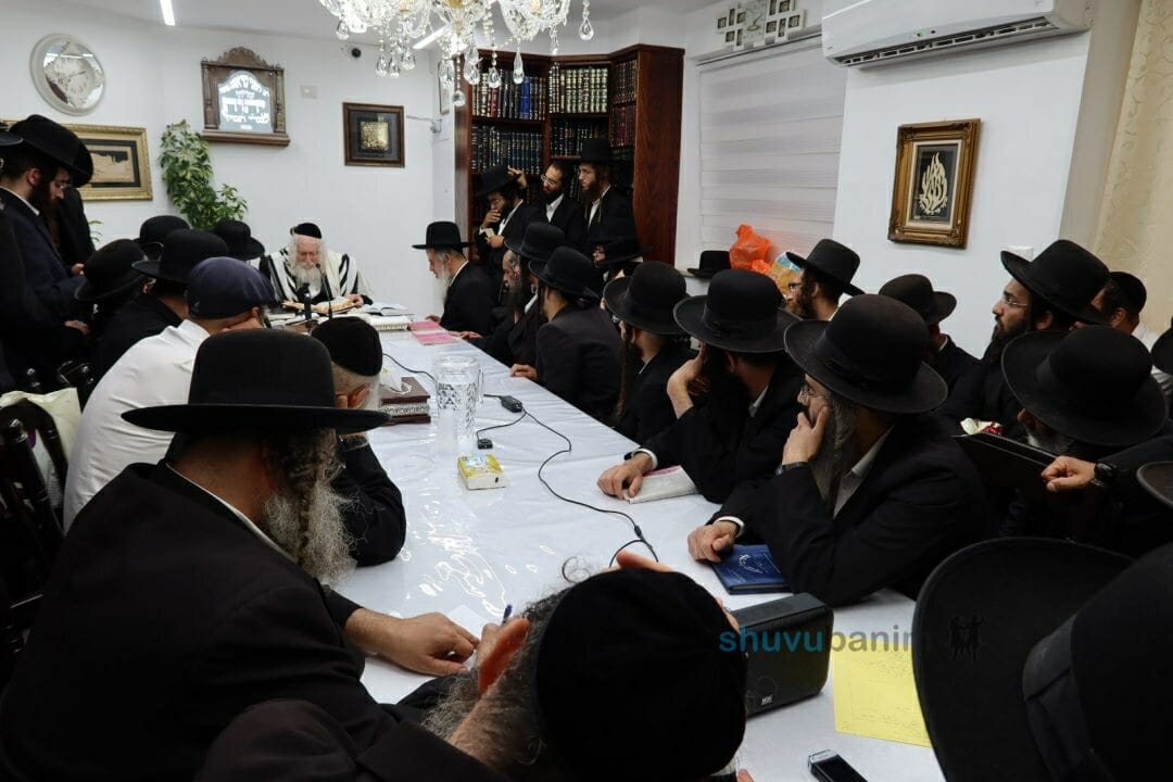 שיעור לאברכי כולל 'שובו בנים' בעיר העתיקה בבית מורינו הרב ברלנד שליט"א