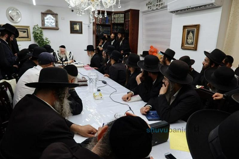 שיעור לאברכי כולל 'שובו בנים' בעיר העתיקה בבית מורינו הרב ברלנד שליט"א