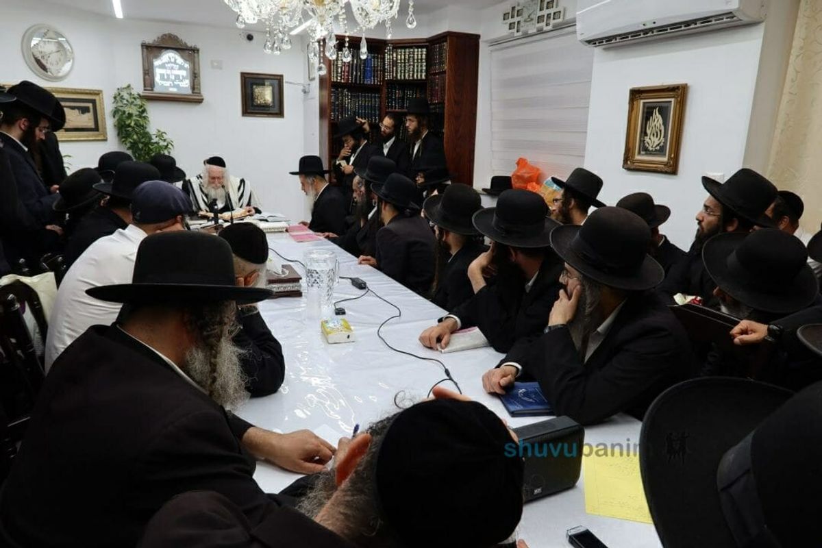 שיעור לאברכי כולל 'שובו בנים' בעיר העתיקה בבית מורינו הרב ברלנד שליט"א