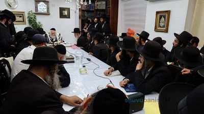 שיעור לאברכי כולל 'שובו בנים' בעיר העתיקה בבית מורינו הרב ברלנד שליט"א