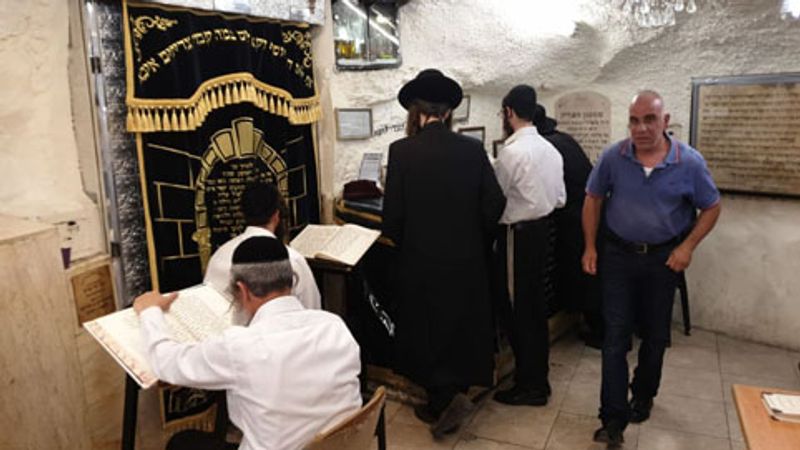 תפילות בציון שמעון הצדיק לרפואת כ