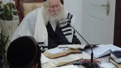 Shiur for Holon Residents at Rav Berland’s Home