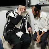 "אַתָּה רוֹצֶה שֶׁה' יִשְׁמֹר לְךָ אֶת הַבְּרִית, אַז תִּהְיֶה "וְהָיָה עֵקֶב"" - דברי הגה"צ הרב אליעזר ברלנד שליט"א ומראות הקודש מקבלת הקהל בחולון בבית יואל סלומון