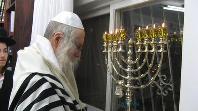 אַךְ בְּזֹאת • לקט תפילות מהגה"צ רבי אליעזר ברלנד שליט"א לזאת חנוכה