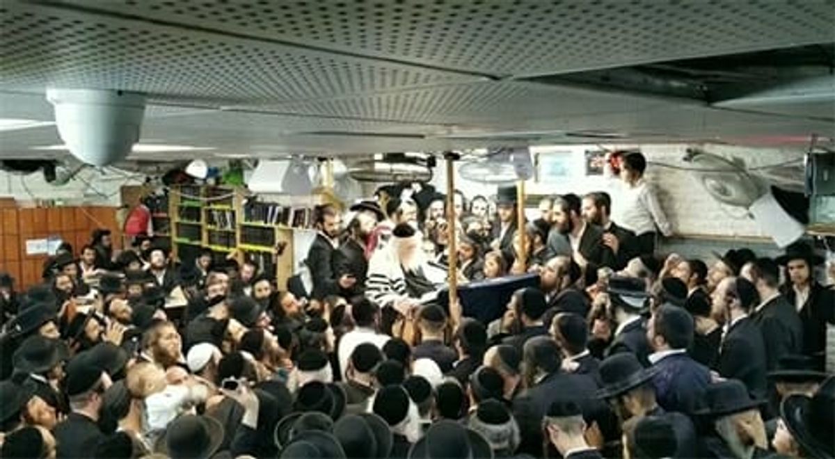"בגלל שרקדה בחתונות אי אפשר לגעת בה" - דברי הגה"צ הרב אליעזר ברלנד שליט"א: צפו