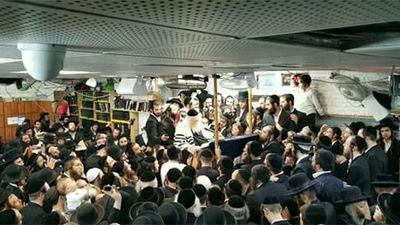 "בגלל שרקדה בחתונות אי אפשר לגעת בה" - דברי הגה"צ הרב אליעזר ברלנד שליט"א: צפו