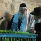 "חַיָּבִים לִהְיוֹת כָּל עַם יִשְׂרָאֵל! עַל כָּל כִּתּוֹתָיו וּפְלָגָיו, לֹא מְשַׁנֶּה כֻּלָּם זֶה אִישׁ אֶחָד!" - דבריו המלאים של הגה"צ רבי אליעזר ברלנד שליט"א לקראת העצרת בחברון