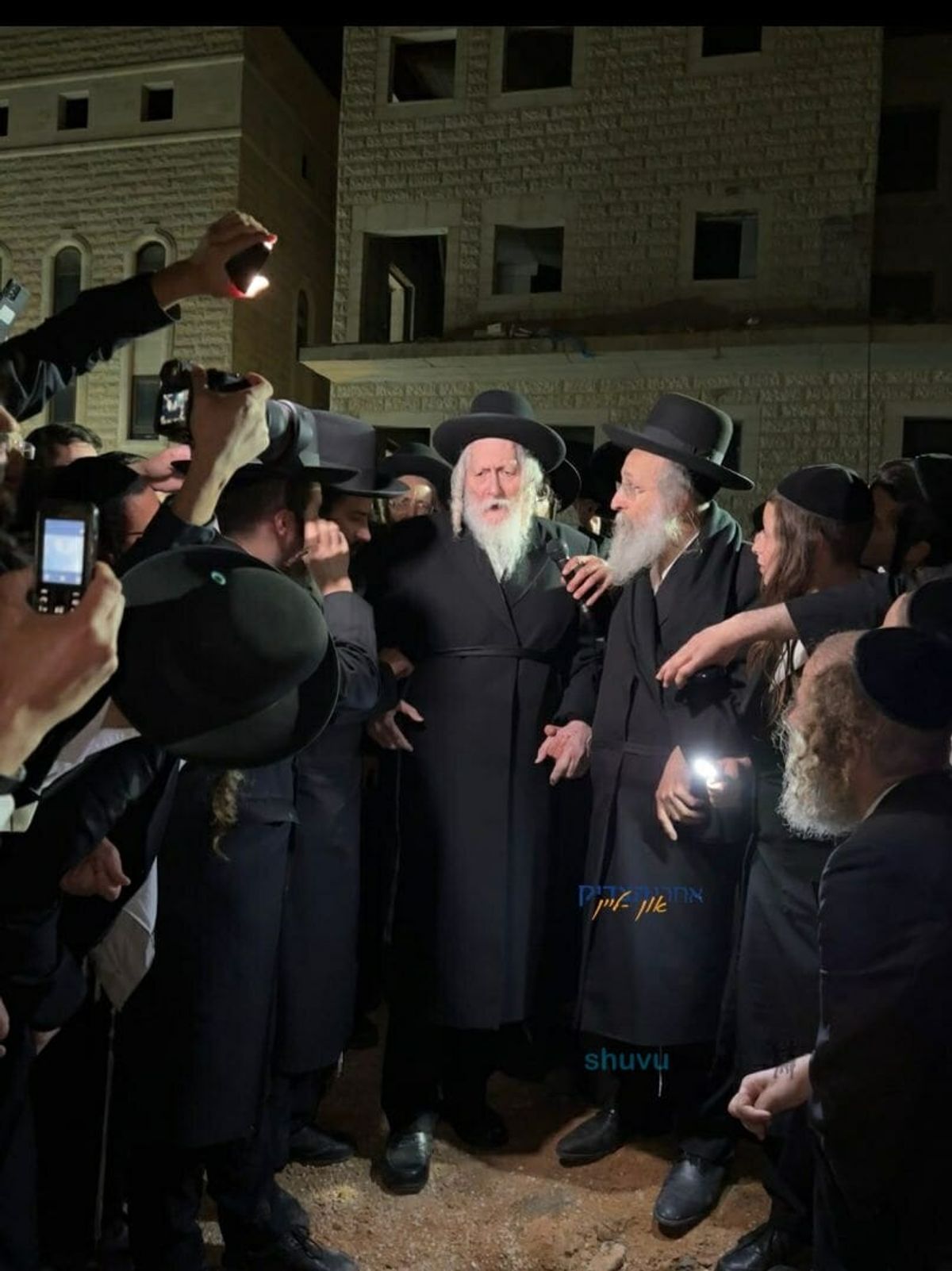 וְהָאֶבֶן הַזֹּאת • הנחת אבן הפינה לבית הכנסת 'תפארת צבי' ביתר עילית בהשתתפות מורינו הרב שליט"א