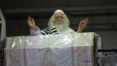 כי יצפנני בסוכו • סיקור חג סוכות בצילו של הגה"צ רבי אליעזר ברלנד שליט"א