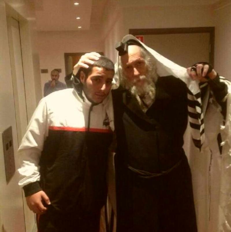 צפו: ניסים ונפלאות של הרב אליעזר ברלנד