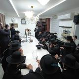 שיעור לבחורי שיעור ב' בישיבת 'חכמה ודעת' במעונו של הגה"צ רבי אליעזר ברלנד שליט"א