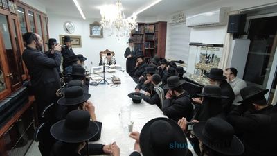 שיעור לבחורי שיעור ב' בישיבת 'חכמה ודעת' במעונו של הגה"צ רבי אליעזר ברלנד שליט"א