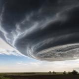 האזינו: אנו נמצאים בזמן של עת רצון ורחמים גדולים מאוד, אסור לנו להיות אדישים. הרב עופר ארז שליט"א מזהיר מטומאת עשיו הרוצה לקרר מתפילה על הגה"צ הרב אליעזר ברלנד שליט"א.