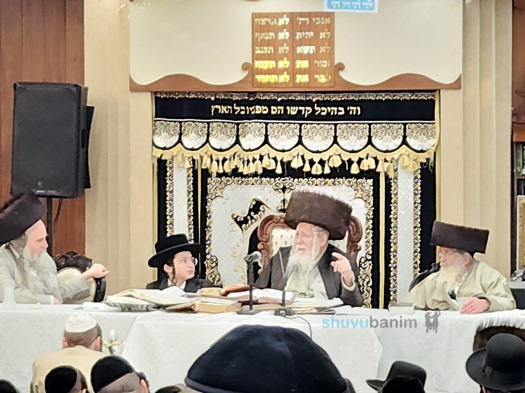 בֶּן שְׁלוֹשׁ עֶשְׂרֵה לְמִצְוֹת • מעמד סעודת הבר מצווה לנכד זקוניו של הגה"צ רבי אליעזר ברלנד שליט"א