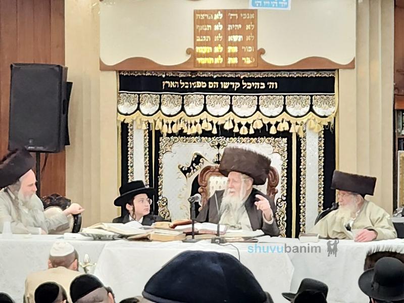 בֶּן שְׁלוֹשׁ עֶשְׂרֵה לְמִצְוֹת • מעמד סעודת הבר מצווה לנכד זקוניו של הגה"צ רבי