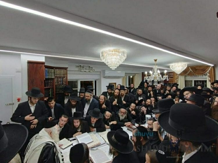 Shiur for Residents of Brachfeld and Hatzor at Home of Rav Berland Shlit”a