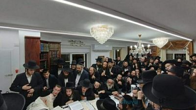 Shiur for Residents of Brachfeld and Hatzor at Home of Rav Berland Shlit”a