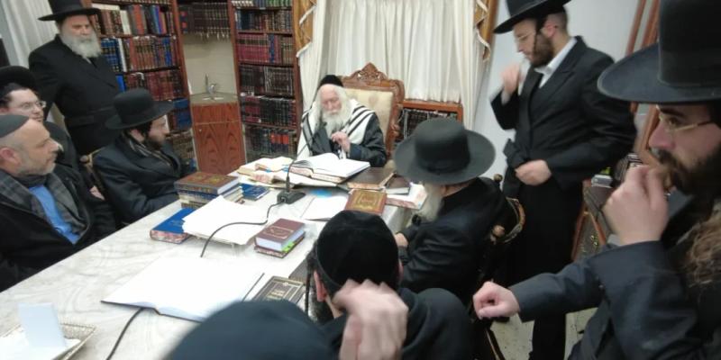 שיעור לתושבי גבעת אולגה במעונו של הגה"צ רבי אליעזר ברלנד שליט"א