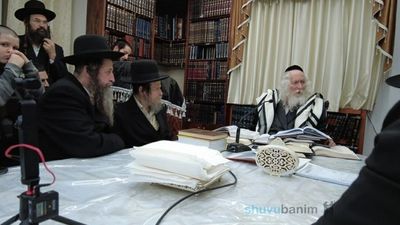 תומכי בית המדרש בשיעור במעונו של הגה"צ רבי אליעזר ברלנד שליט"א