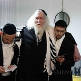 "אדם יכל לחיות מאה עשרים שנה, אבל את העיקר הוא לא עושה" - מראות הקודש ממסעותיו של הגה"צ הרב אליעזר ברלנד שליט"א לקירוב עם ישראל - חולון ואשדוד