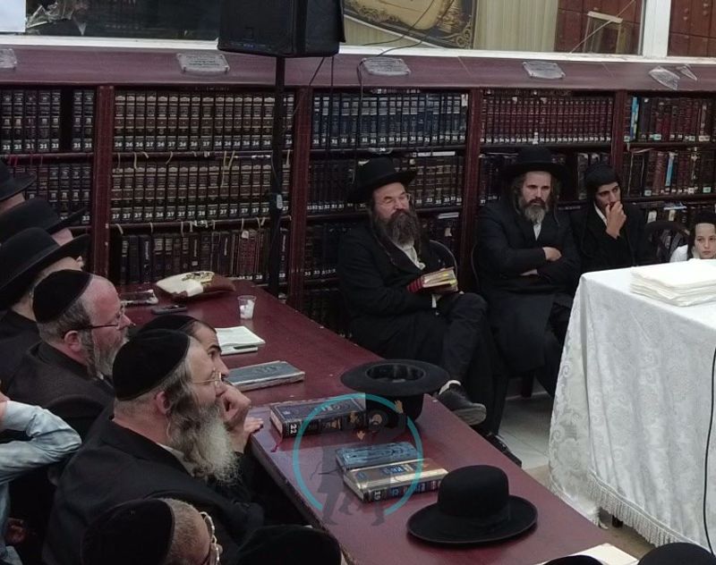 הרבנים והתלמידים בשיעור של מורנו הרב אליעזר ברלנד שליט"א
