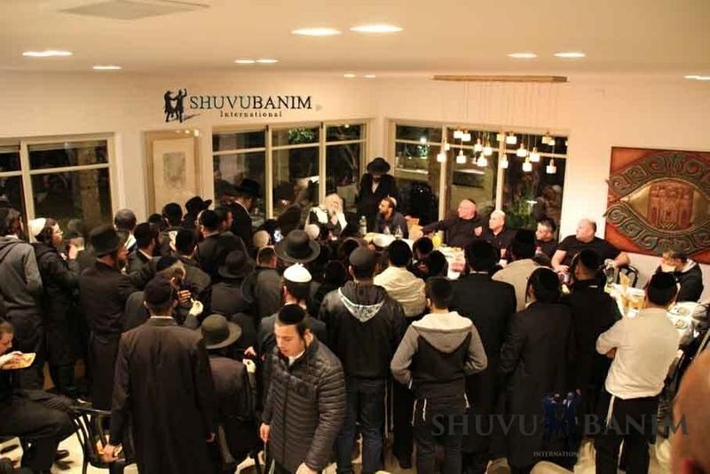 הגה"צ הרב אליעזר ברלנד בחוג בית ברעננה, יום א' פרשת בשלח - גלריית תמונות