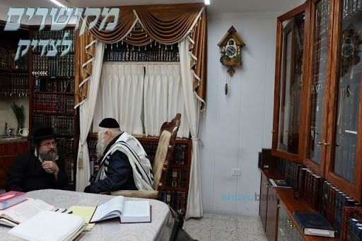 מורינו הרב שליט"א בניחום אבלים לבן הרה"ח ר' שמעון שפירא זצ"ל