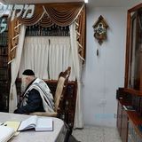 מורינו הרב שליט"א בניחום אבלים לבן הרה"ח ר' שמעון שפירא זצ"ל