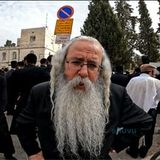 המקובל הרב אלמליח שליט"א מול מגרש הרוסים - "אכזריות קשה כנגד הרב והרבנית ברלנד"