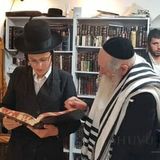 הגה"צ הרב אליעזר ברלנד שליט"א בסיום מסכת עם נכדו