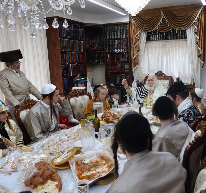 תיעוד נדיר: הגה"צ רבי אליעזר ברלנד שליט"א בסעודת הפורים במעון קודשו