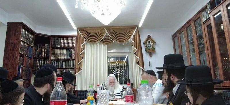 זאת חנוכה במחיצתו של הגה"צ רבי אליעזר ברלנד שליט"א