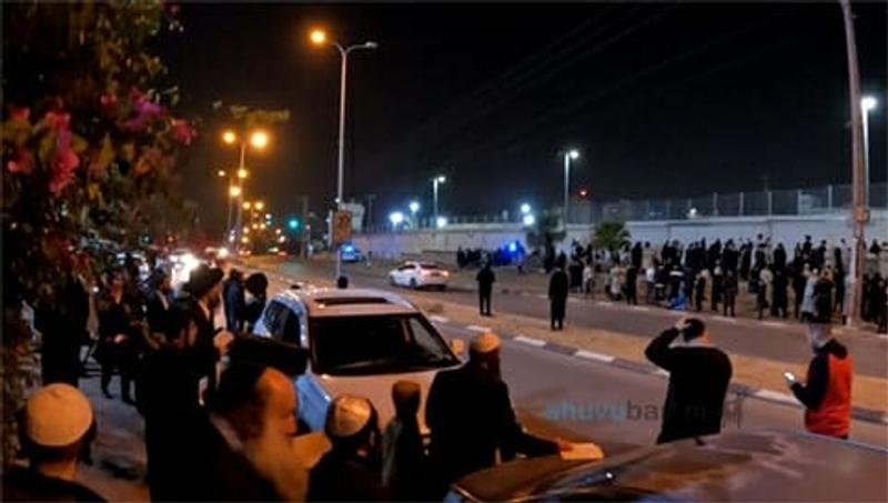 עצרת התפילה מול כלא רמלה לשחרור הגה"צ הרב אליעזר ברלנד שליט"א - מוצש"ק ויגש