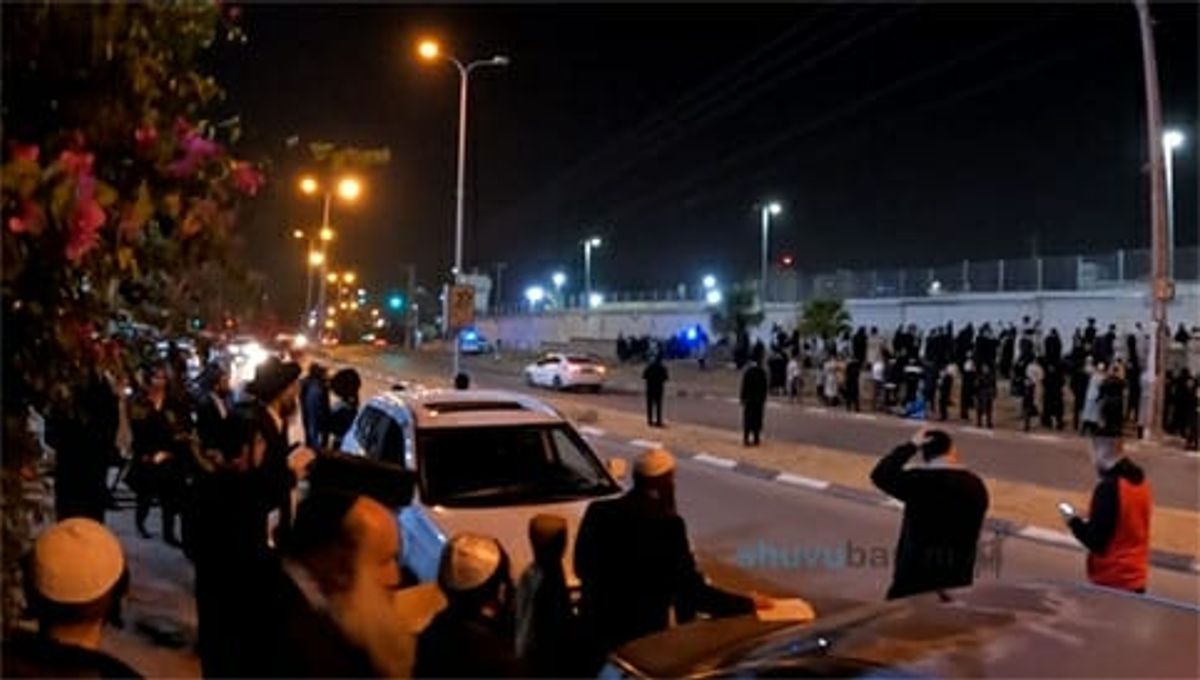 עצרת התפילה מול כלא רמלה לשחרור הגה"צ הרב אליעזר ברלנד שליט"א - מוצש"ק ויגש