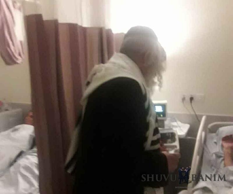 צפו: הגה"צ הרב אליעזר ברלנד שליט"א בביקור חולים בבית חולים זיו שבצפת